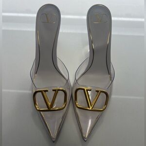 Valentino Garavani, VLogo Signature Pumps